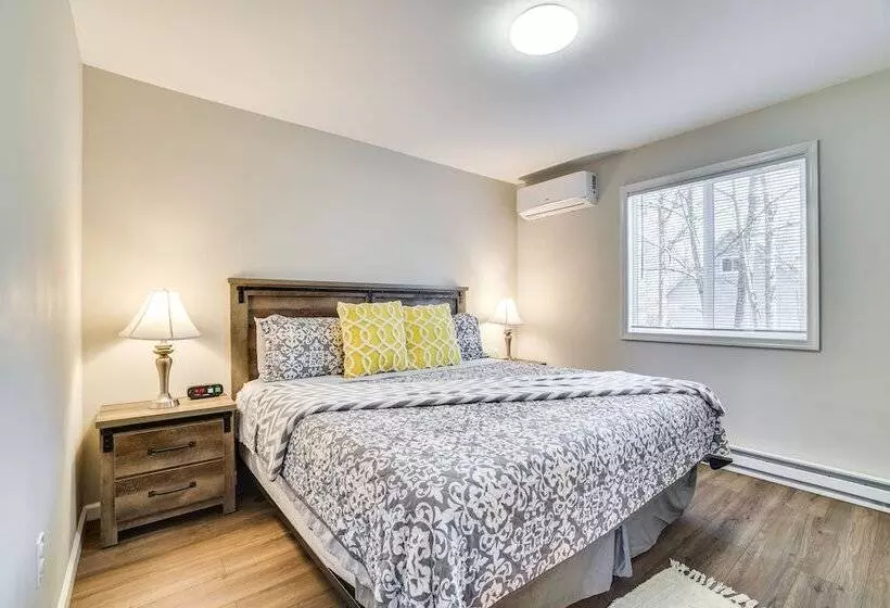 Stylish Tobyhanna Home W/ Fire Pit + Lake Access!