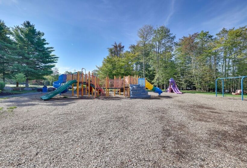 Stylish Tobyhanna Home W/ Fire Pit + Lake Access!