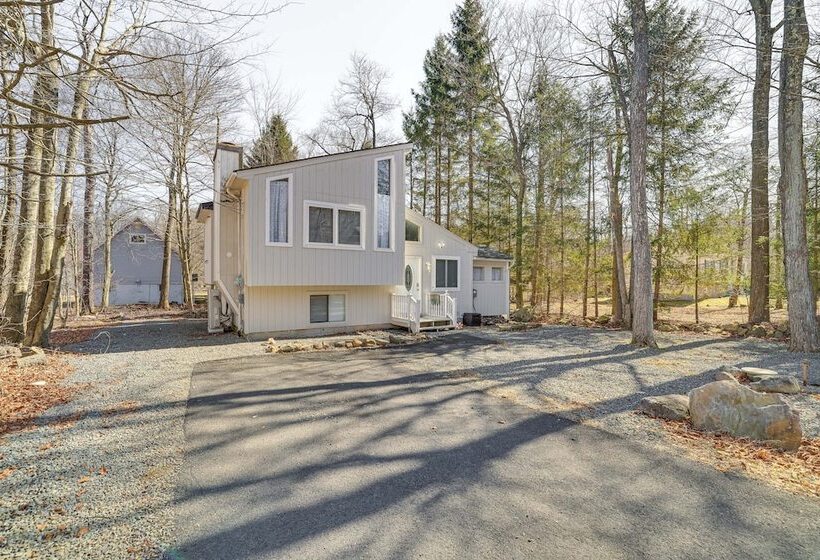 Stylish Tobyhanna Home W/ Fire Pit + Lake Access!