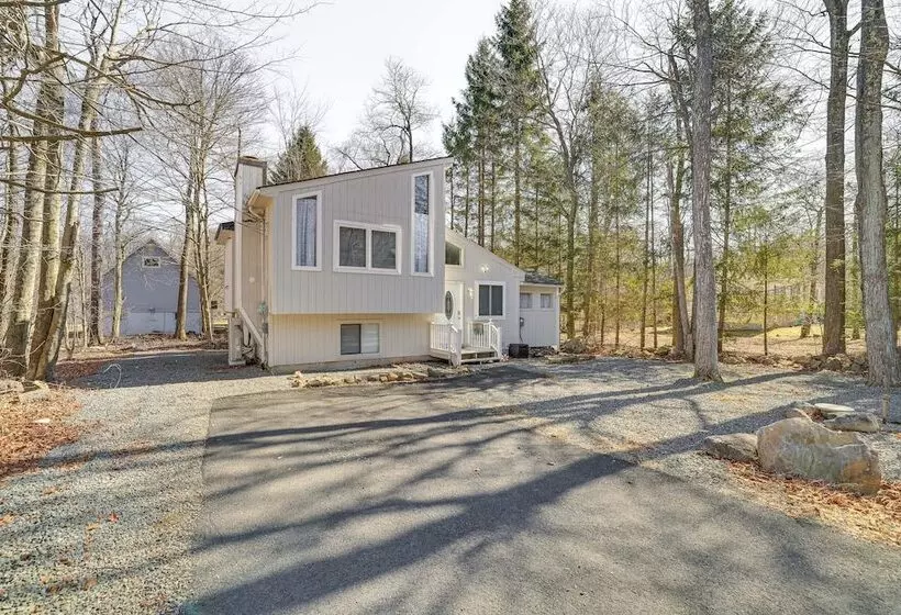 Stylish Tobyhanna Home W/ Fire Pit + Lake Access!