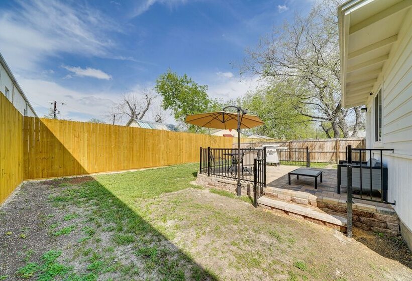 Sunny San Antonio Home Near Downtown: Pets Welcome