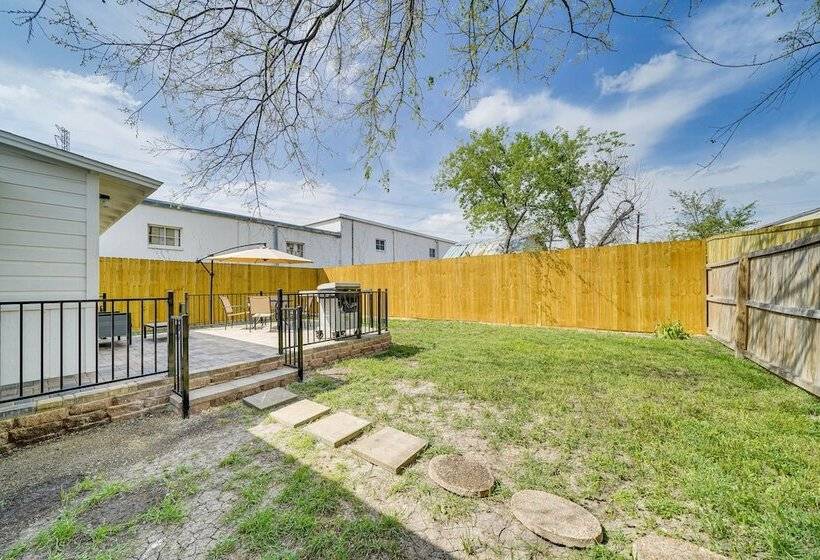 Sunny San Antonio Home Near Downtown: Pets Welcome