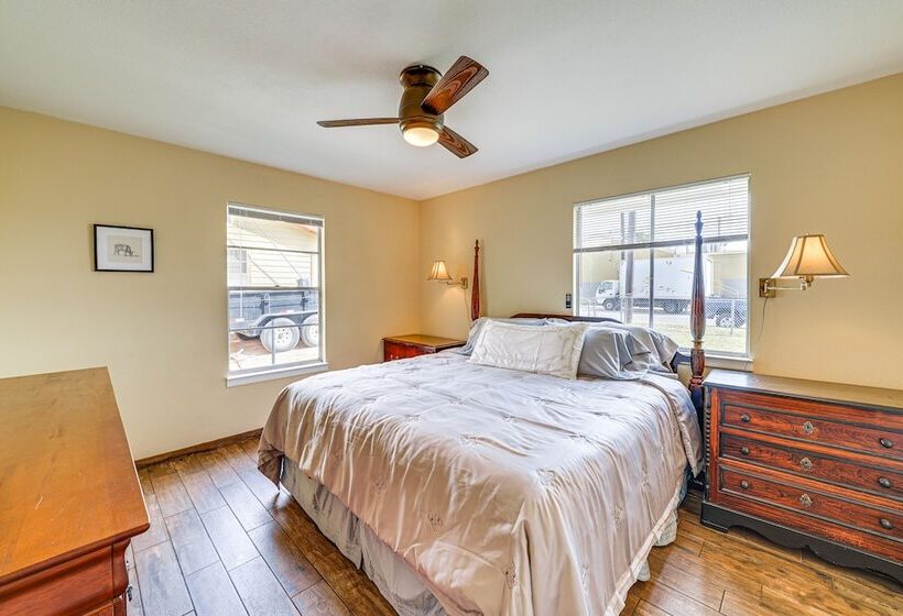 Sunny San Antonio Home Near Downtown: Pets Welcome