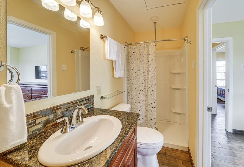 Sunny San Antonio Home Near Downtown: Pets Welcome