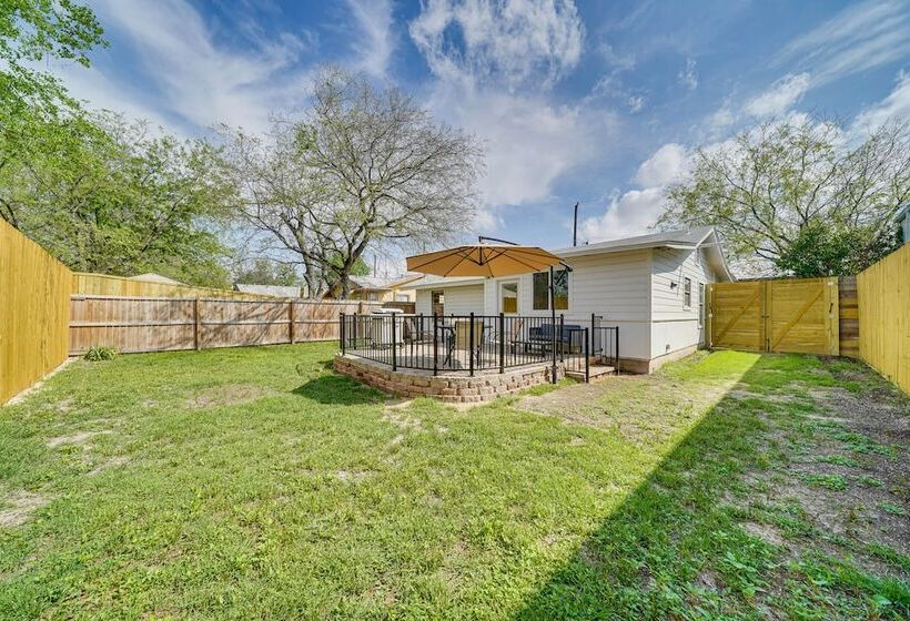Sunny San Antonio Home Near Downtown: Pets Welcome