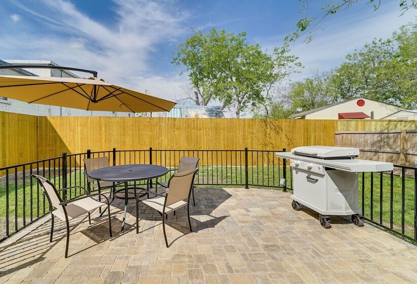 Sunny San Antonio Home Near Downtown: Pets Welcome