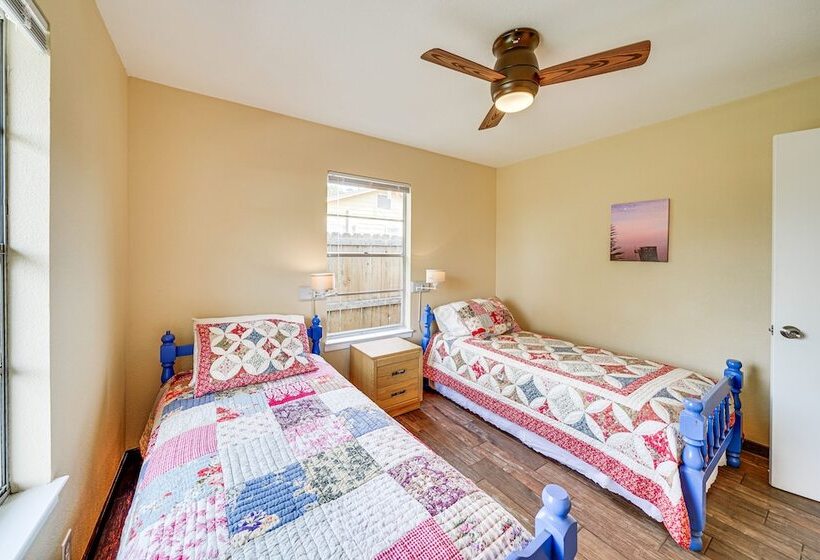 Sunny San Antonio Home Near Downtown: Pets Welcome