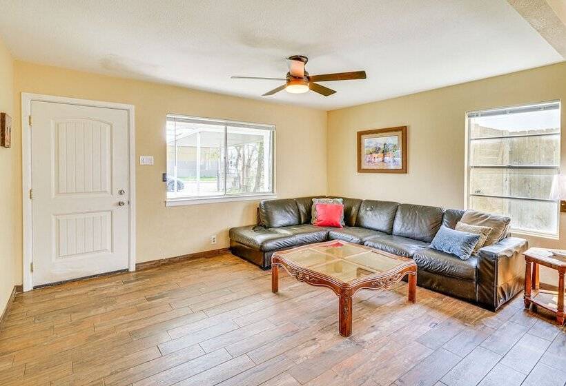 Sunny San Antonio Home Near Downtown: Pets Welcome
