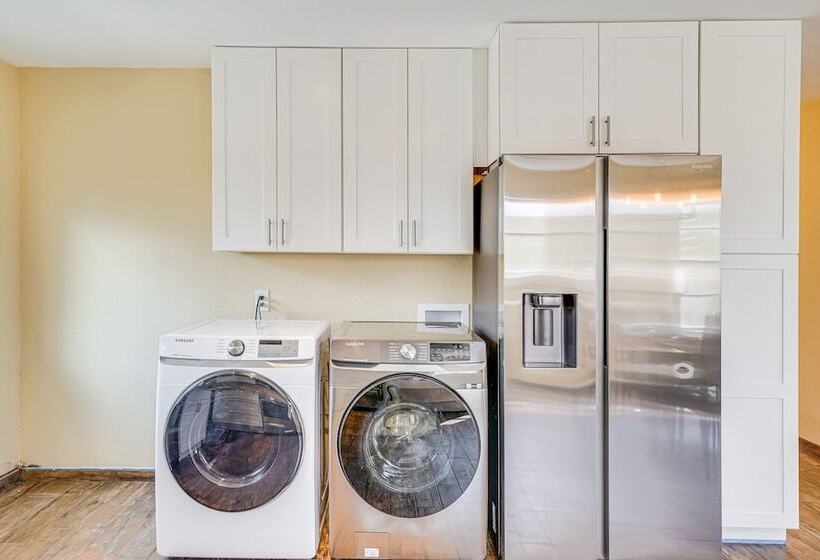 Sunny San Antonio Home Near Downtown: Pets Welcome