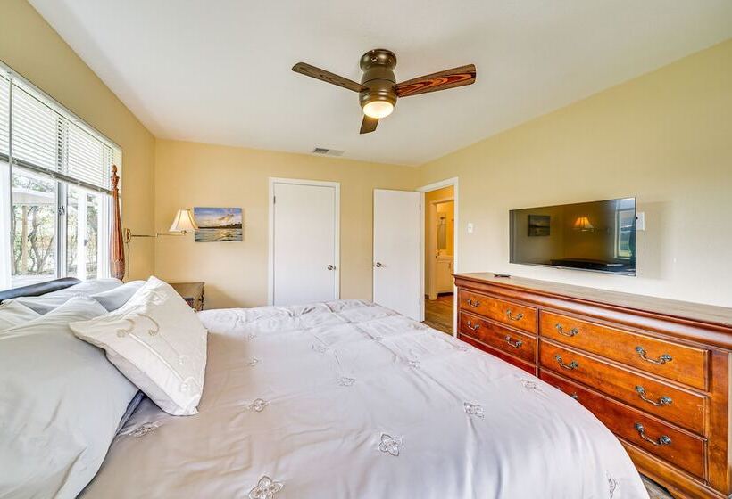 Sunny San Antonio Home Near Downtown: Pets Welcome