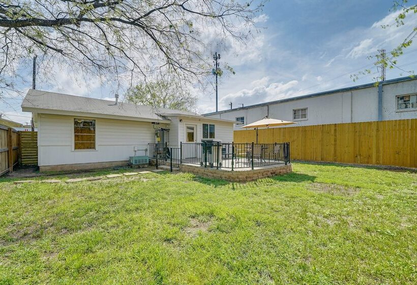 Sunny San Antonio Home Near Downtown: Pets Welcome