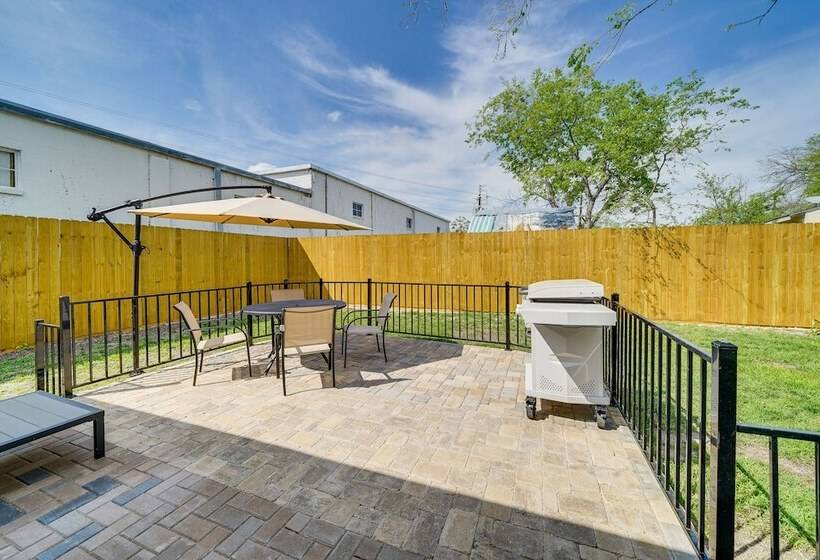 Sunny San Antonio Home Near Downtown: Pets Welcome