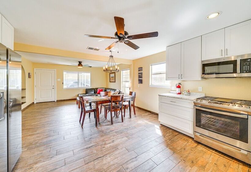 Sunny San Antonio Home Near Downtown: Pets Welcome