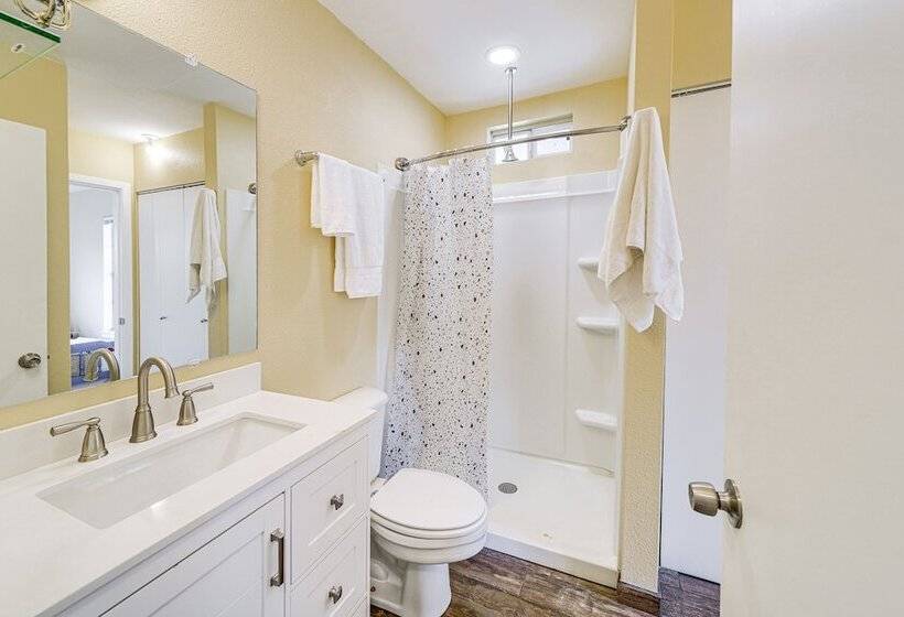 Sunny San Antonio Home Near Downtown: Pets Welcome