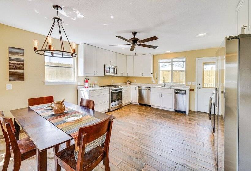 Sunny San Antonio Home Near Downtown: Pets Welcome