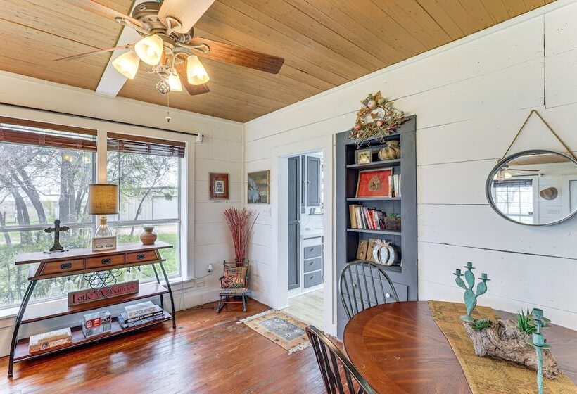 14 Acres W/ Pond Access: Farmhouse In Temple!