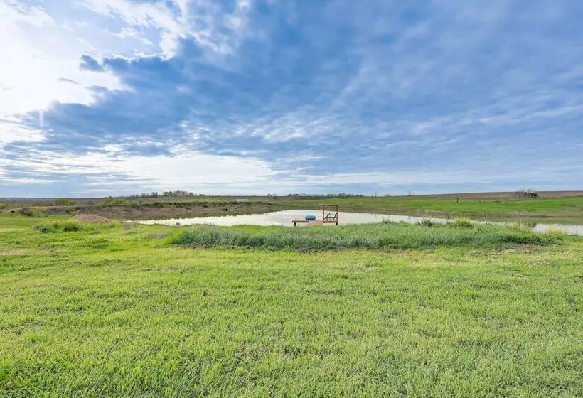 14 Acres W/ Pond Access: Farmhouse In Temple!