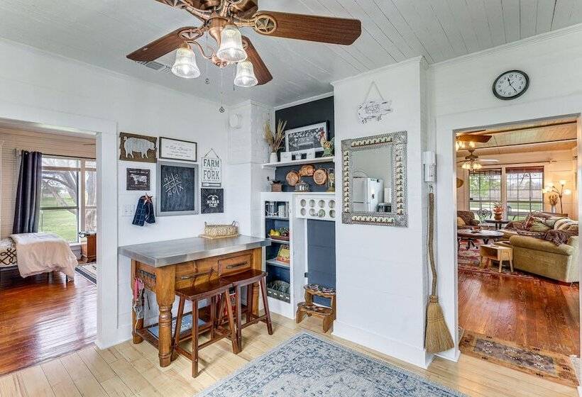 14 Acres W/ Pond Access: Farmhouse In Temple!