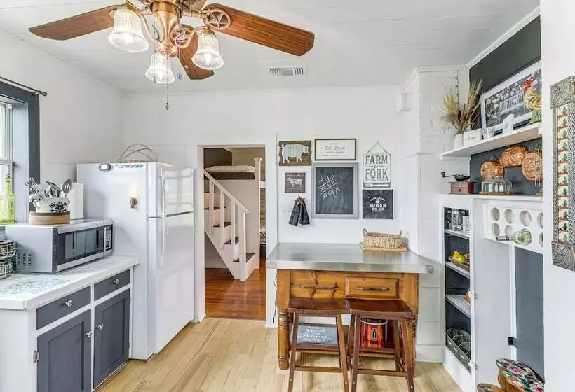 14 Acres W/ Pond Access: Farmhouse In Temple!