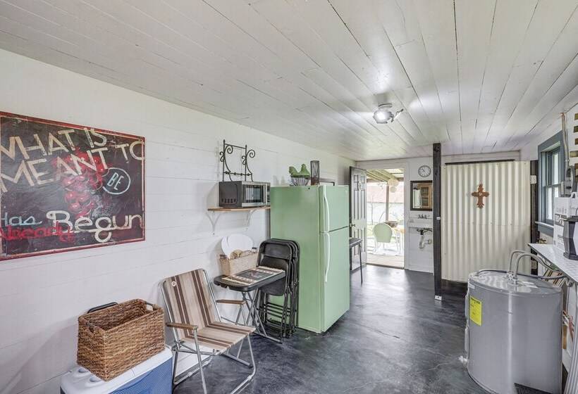 14 Acres W/ Pond Access: Farmhouse In Temple!