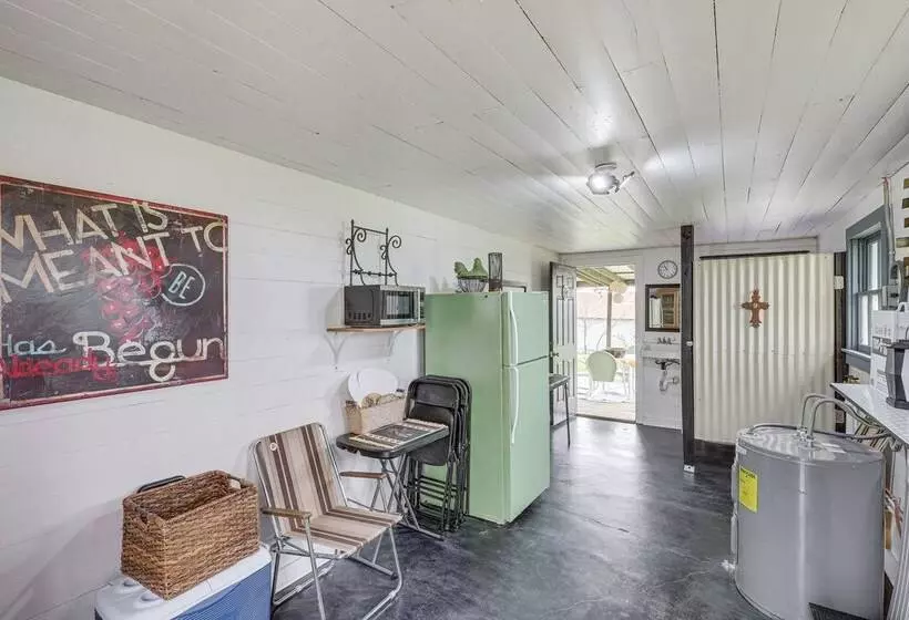 14 Acres W/ Pond Access: Farmhouse In Temple!