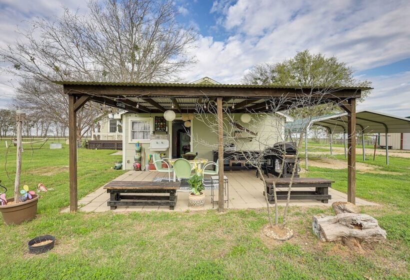 14 Acres W/ Pond Access: Farmhouse In Temple!