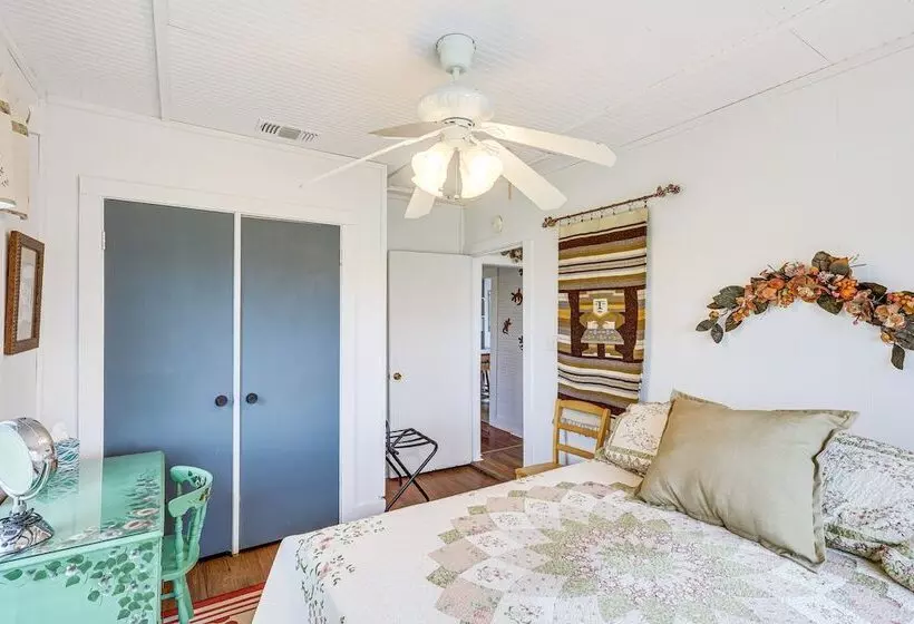 14 Acres W/ Pond Access: Farmhouse In Temple!