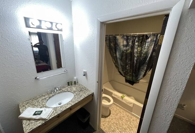 Trails Inn Quadna Mountain Motel & Rv Park