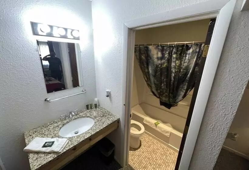 Trails Inn Quadna Mountain Motel & Rv Park