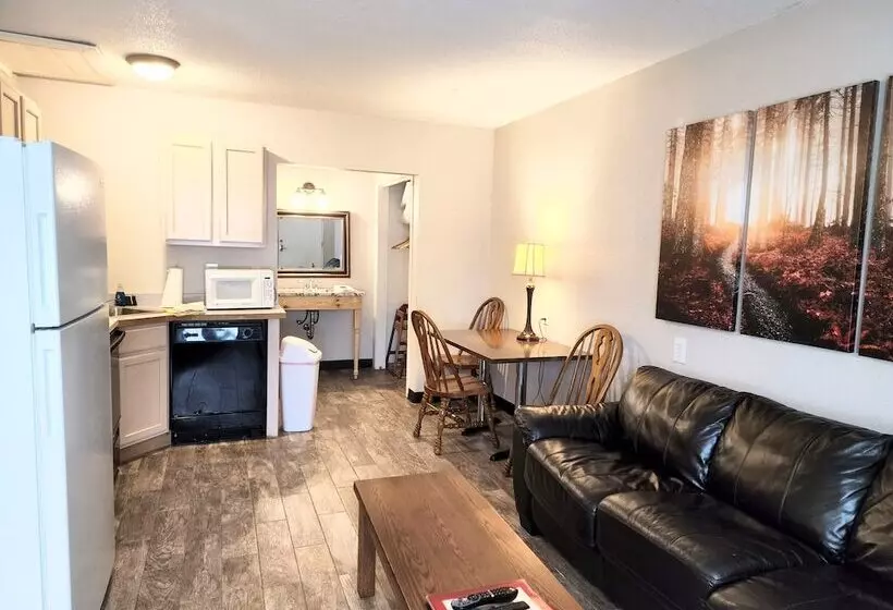 Trails Inn Quadna Mountain Motel & Rv Park