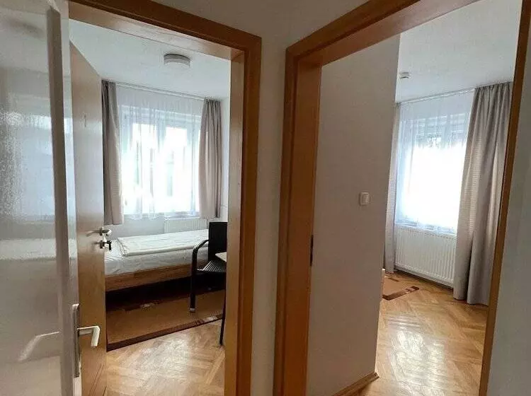 هاستل Wg Haus
