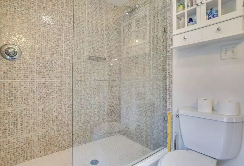 Beautiful Aquinnah Home: Ocean View, Walk To Beach