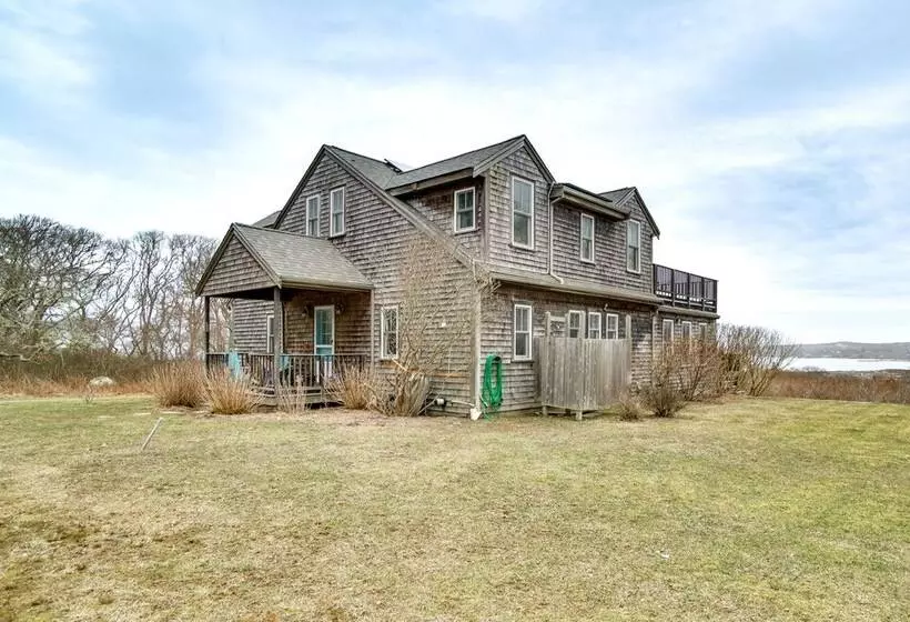 Beautiful Aquinnah Home: Ocean View, Walk To Beach