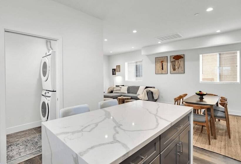 Downtown Delight By Avantstay 10min To Staples