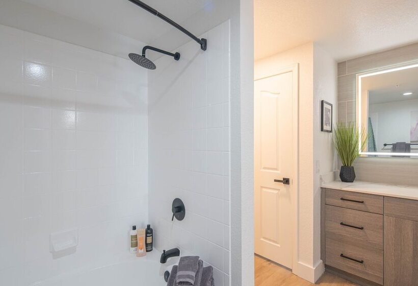 Golf View Oasis: Serenity + Tranquility + Walkability 244