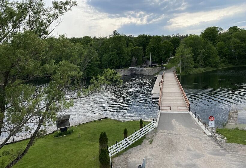 Отель Kenney Rideau