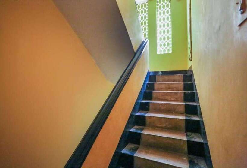 ホテル Biswabani Guest House