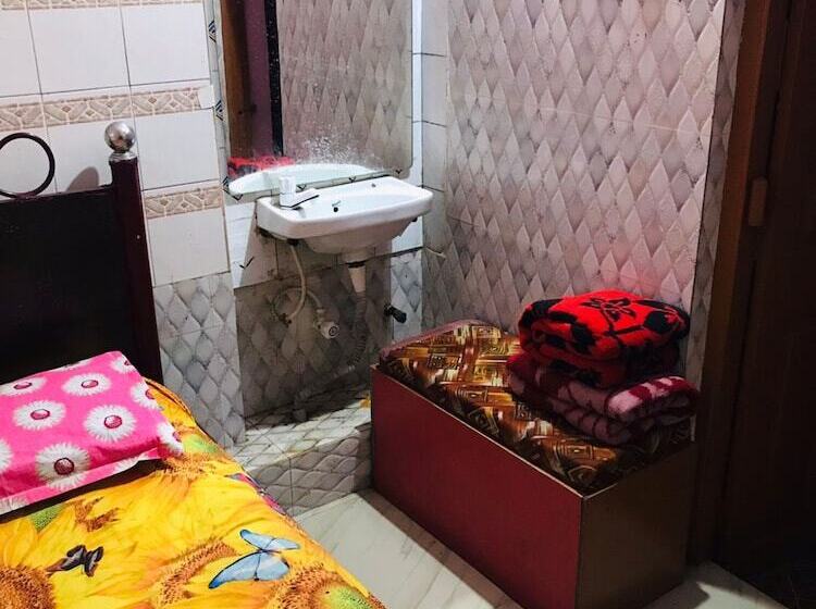 ホテル Biswabani Guest House