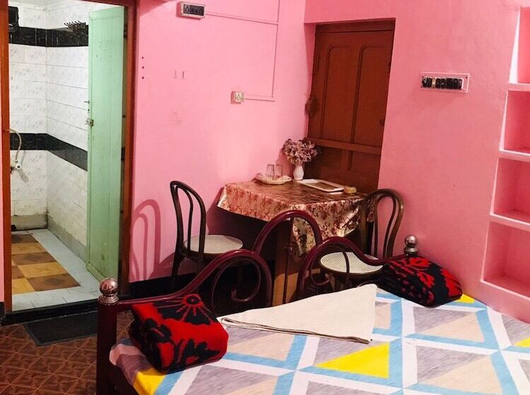 ホテル Biswabani Guest House