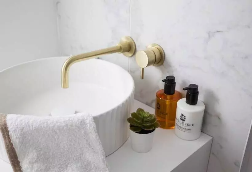 هتل Tanner Row Suites