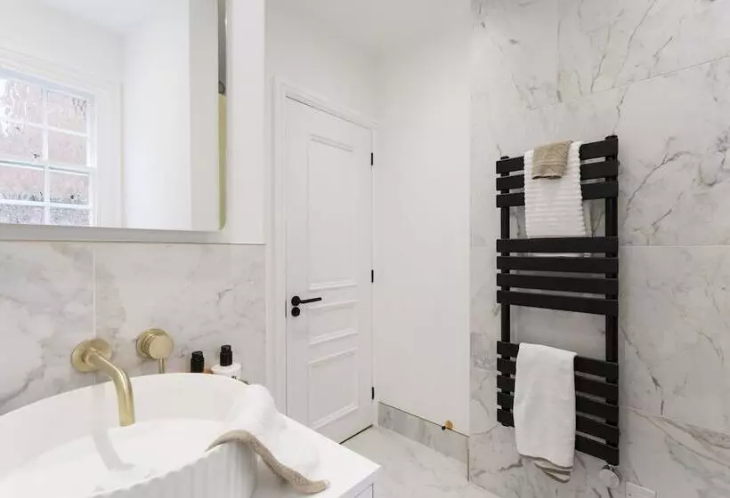 هتل Tanner Row Suites