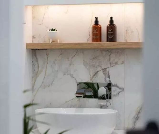 هتل Tanner Row Suites