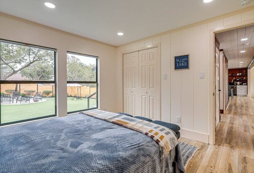 Lago Vista Home W/ Putting Green, Pool, & Jacuzzi