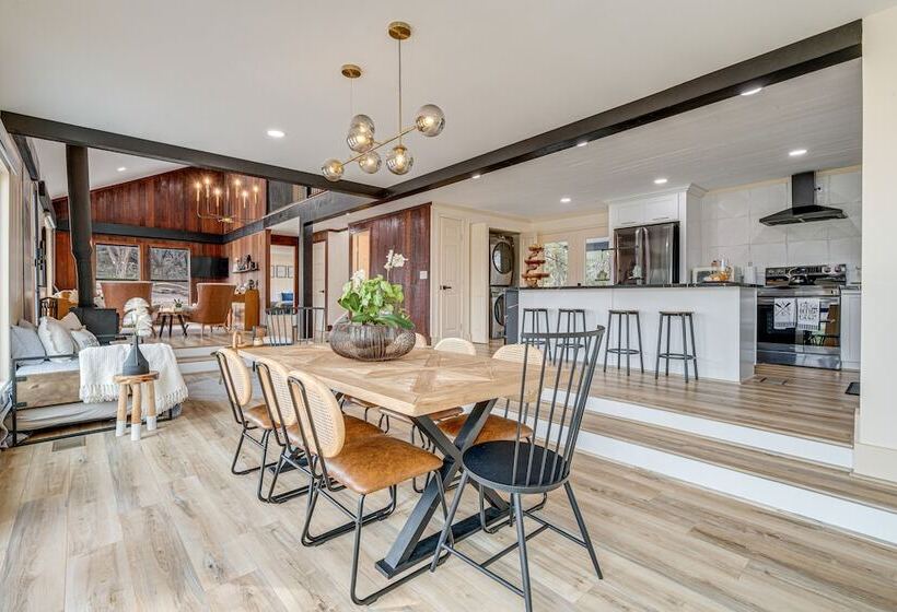 Lago Vista Home W/ Putting Green, Pool, & Jacuzzi