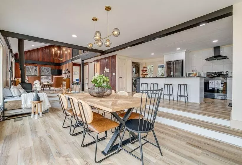 Lago Vista Home W/ Putting Green, Pool, & Jacuzzi