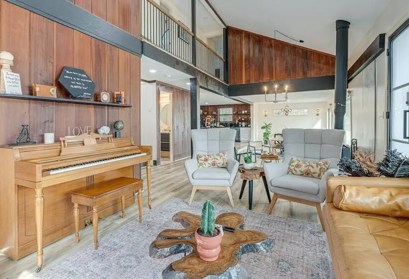 Lago Vista Home W/ Putting Green, Pool, & Jacuzzi