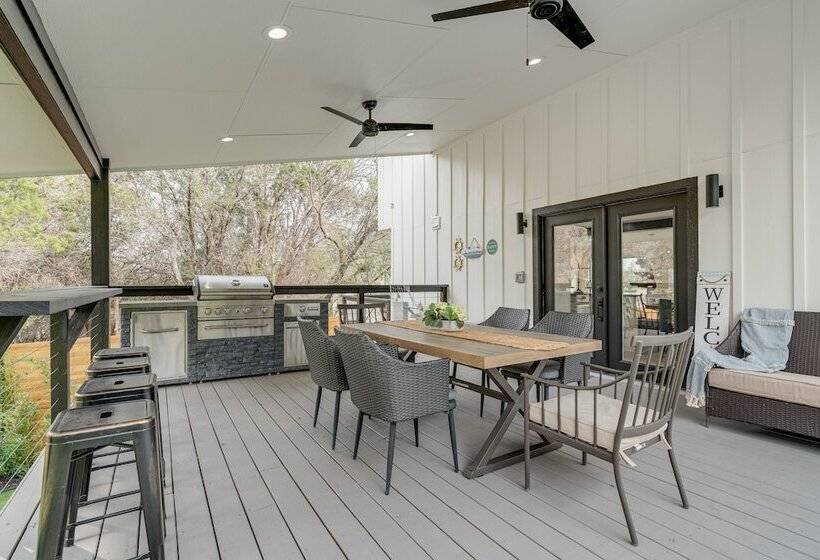 Lago Vista Home W/ Putting Green, Pool, & Jacuzzi