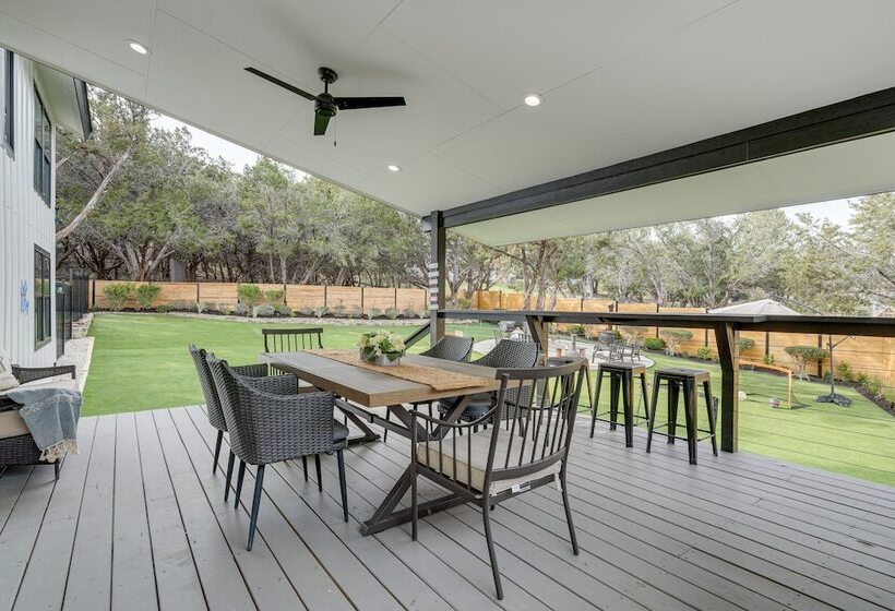 Lago Vista Home W/ Putting Green, Pool, & Jacuzzi