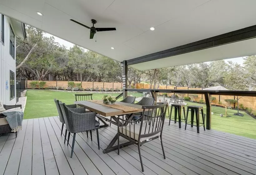 Lago Vista Home W/ Putting Green, Pool, & Jacuzzi