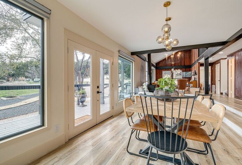 Lago Vista Home W/ Putting Green, Pool, & Jacuzzi